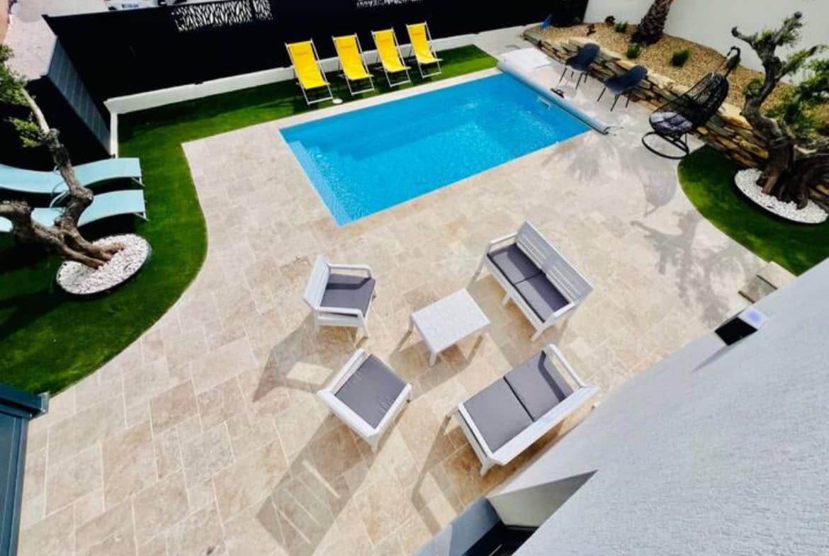 Aménagement paysager autour de la piscine — après