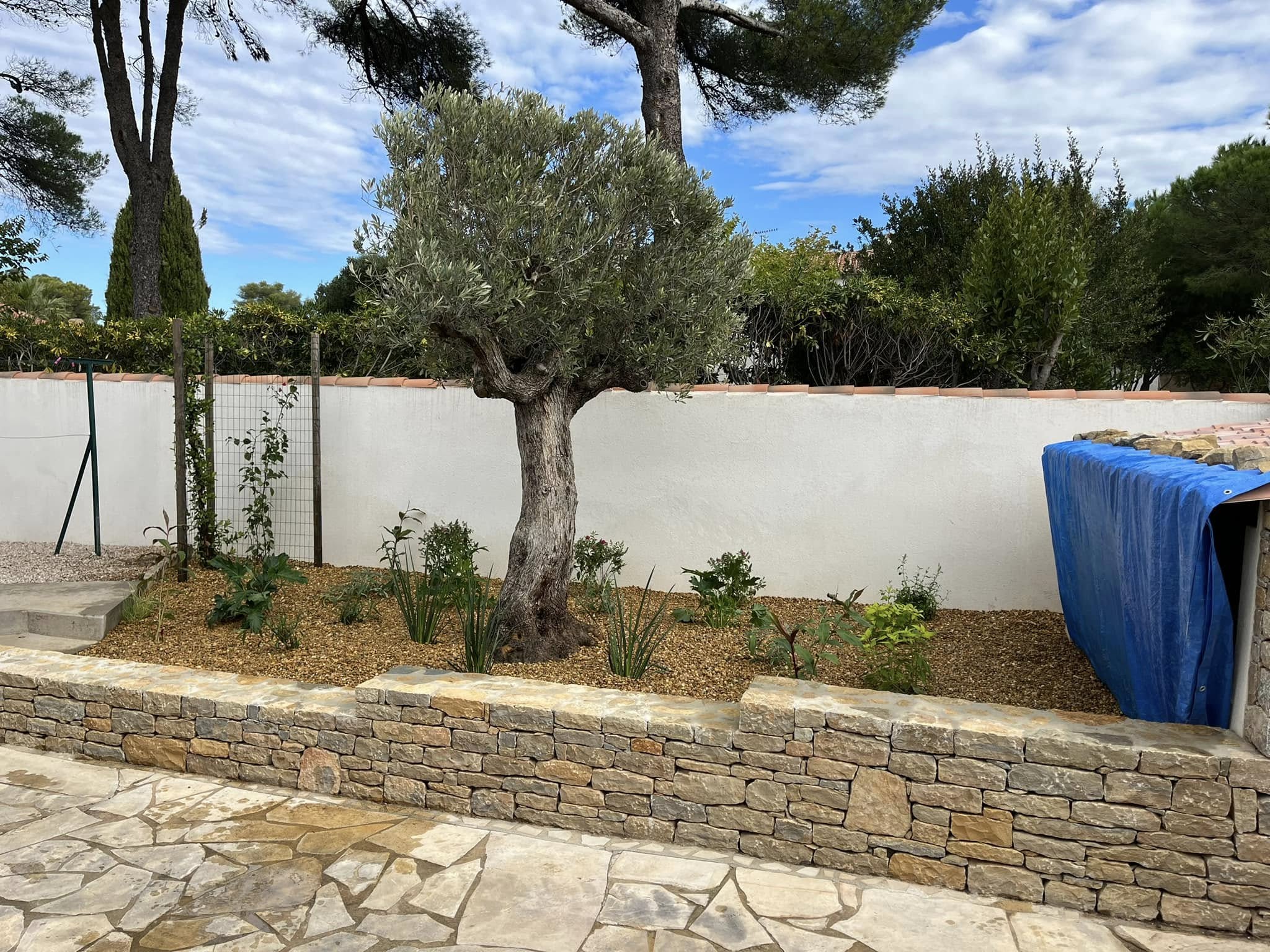 Création d’une jardinière aux accents provençaux — après